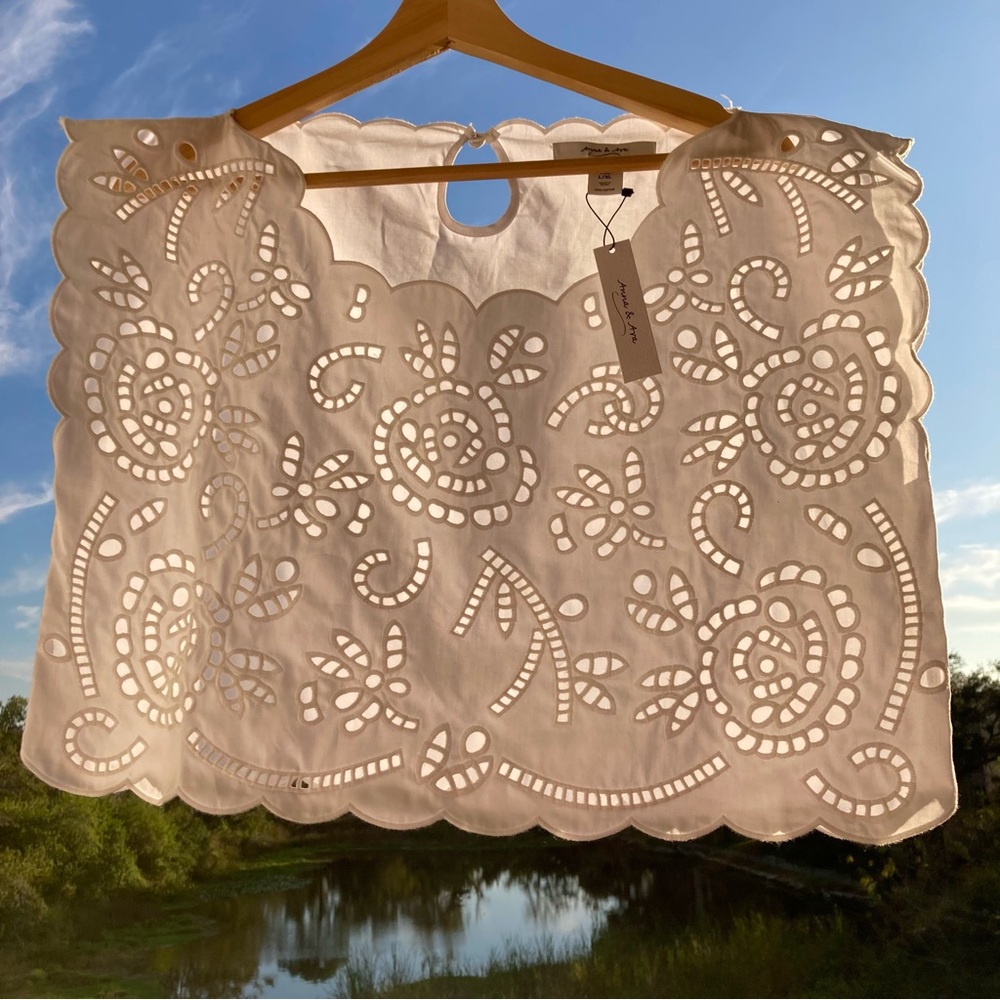 NWT Anna & Ava White Eyelet Embroidered and cropped Top COTTON SIZE: L-XL